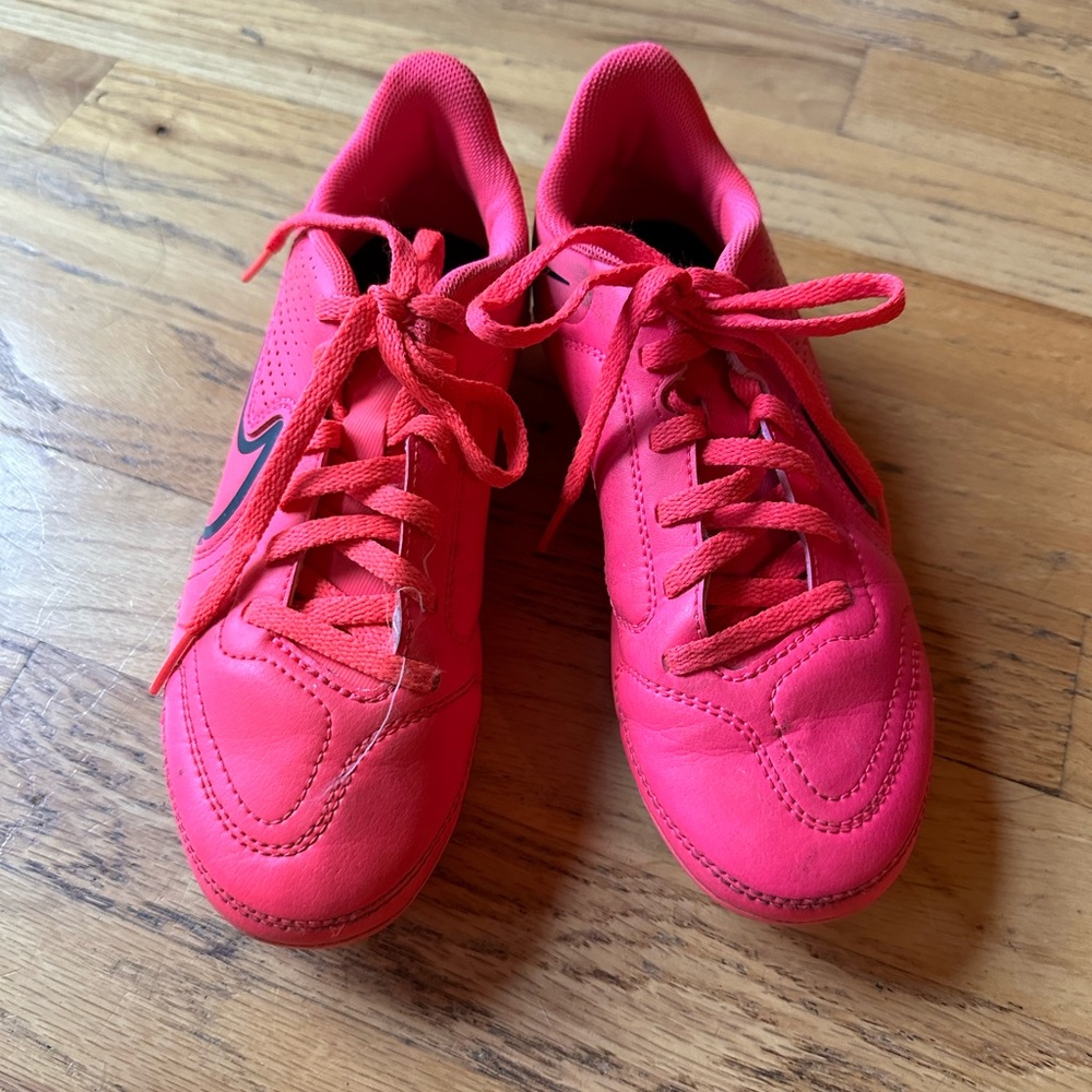 Nike Kids' Tiempo Soccer Cleats - Bright Pink - Picture 2 of 12